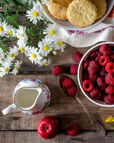 Raspberries and cream with apples and biscuits